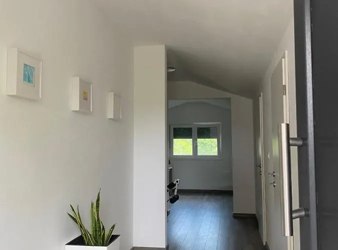 Apartma Fojana * Dobrovo